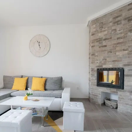 Four Seasons Apartment