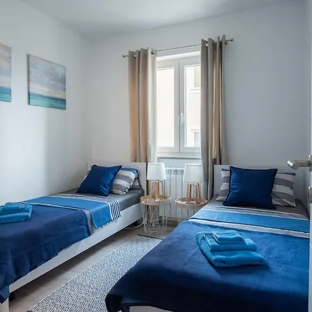 Four Seasons Apartment *