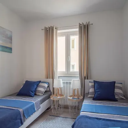 Four Seasons Apartment *